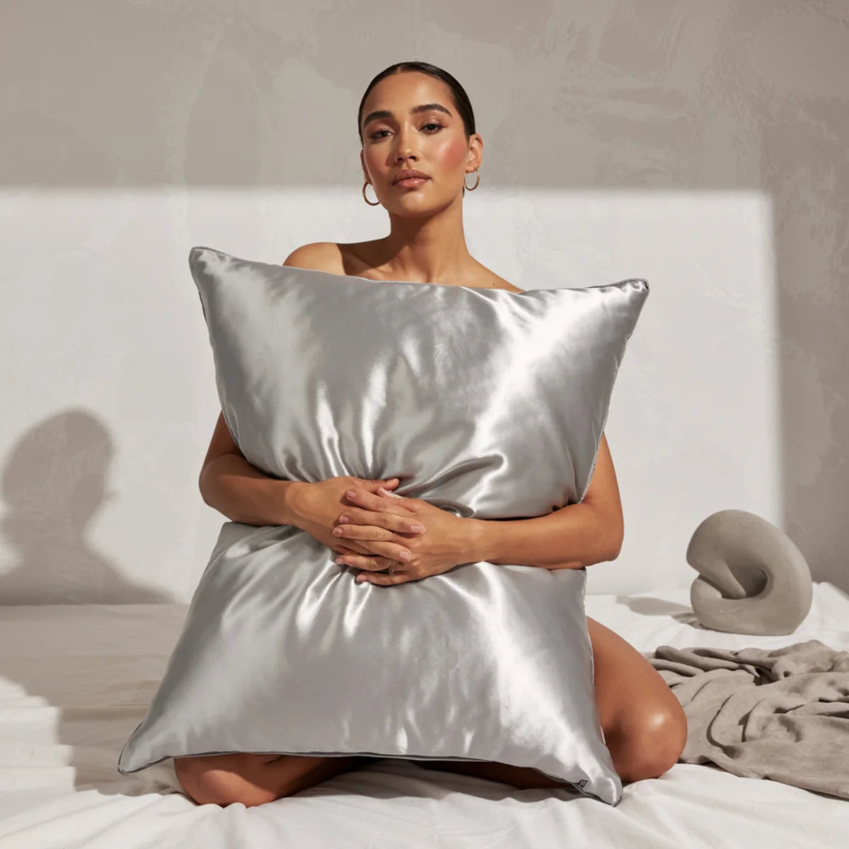 Wake Up Glowing - Anti-Aging Silk Pillowcase